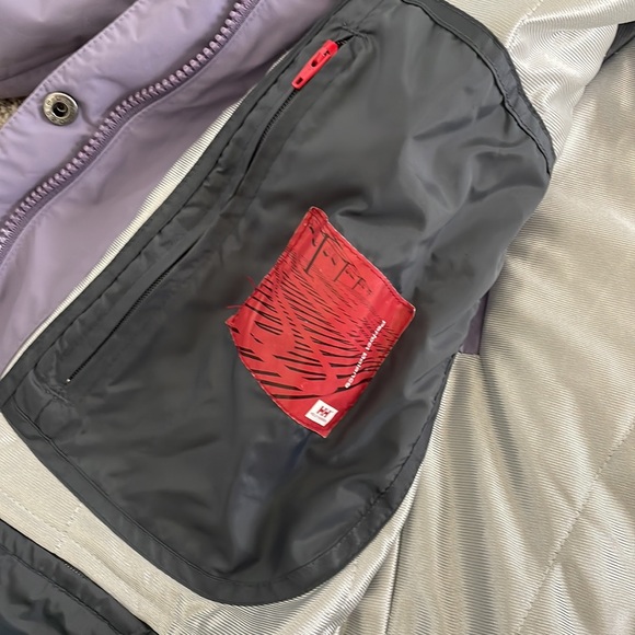 Helly Hansen Ski Coat, Size Medium, Lavender with white details - Picture 4 of 16